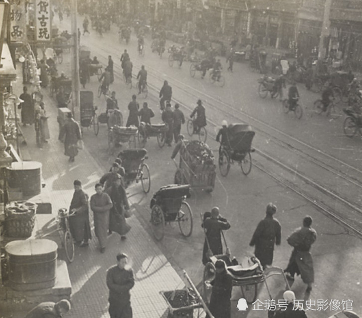 100年前老北京街头印象:人力车夫,大栅栏,卖货郎等等!