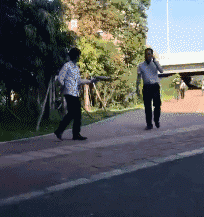 大哥好技术真好,一看就是平时经常开酒的