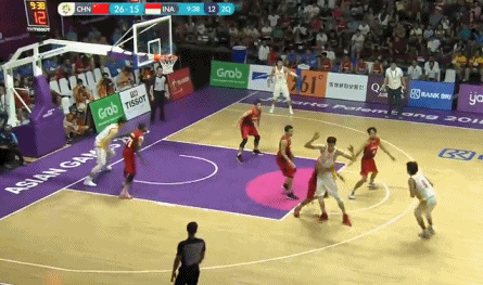 gif回顾男篮战印尼:阿不都手感火热 周琦送火锅盛宴