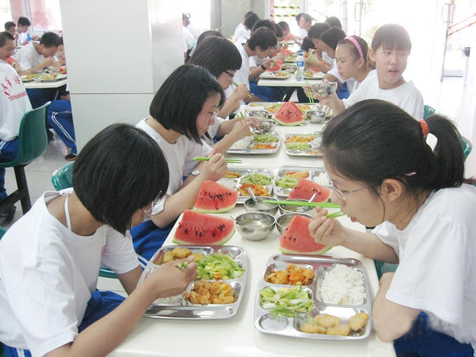 清华大学食堂饭菜不要钱?两块钱解决一顿早饭,学生:还