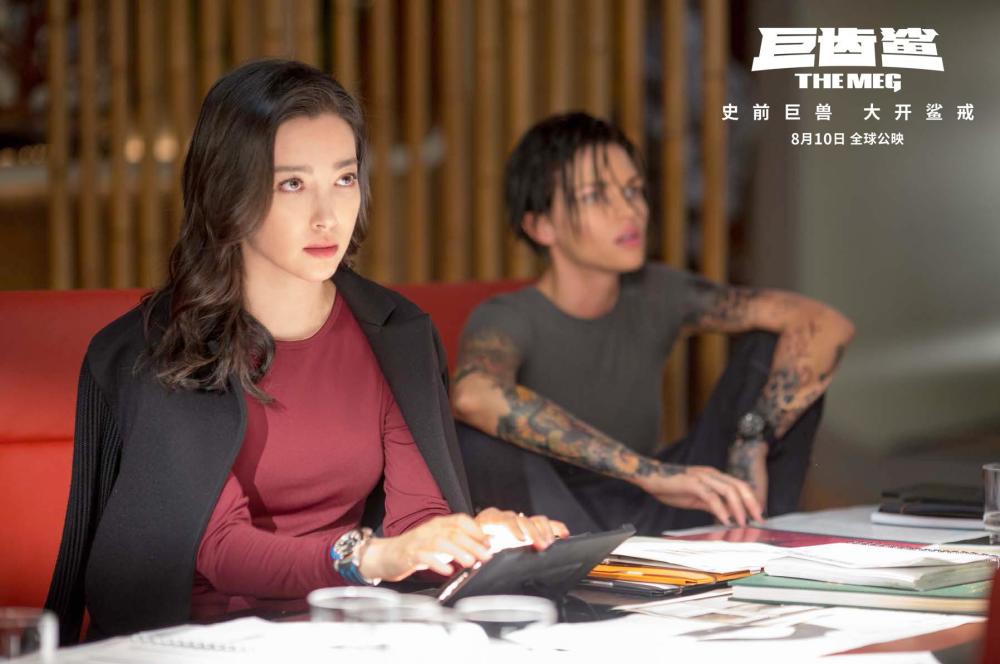 李冰冰拍《巨齿鲨》背下所有人台词,上厕所还不忘学