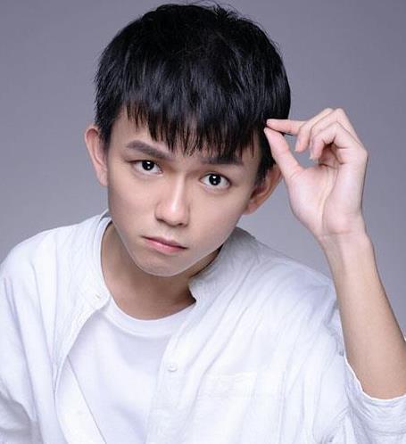又一位男星高调出柜!原来女朋友都是浮云?网友:太有勇气了