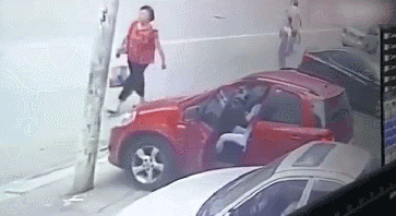 不是所有女司机都是马路杀手 但能当上马路杀手的女司机 一定不是