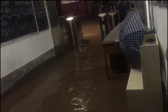 广东多地严重水浸!车掉水坑,隧道被灌满