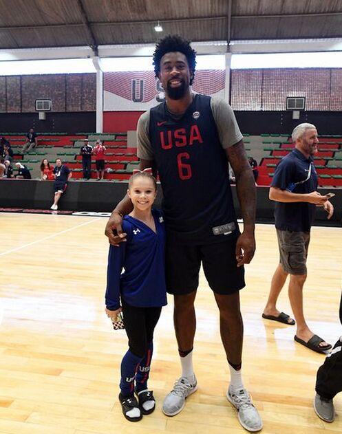 合影里约:郭少身高成疑 阿联造尴尬_学生时代