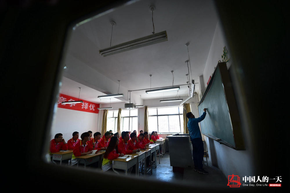 中国人的一天:亚运夺冠背后 电竞专业学生每天