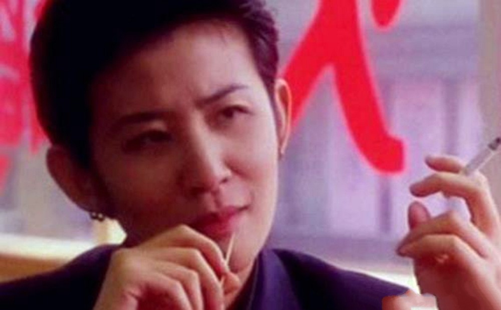 古惑仔十三妹原型,从小涉足江湖,更是百亿清白身家!