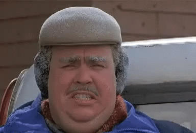 每日搞笑神段子:大爷瞅啥呢,给大妈买一件吧!