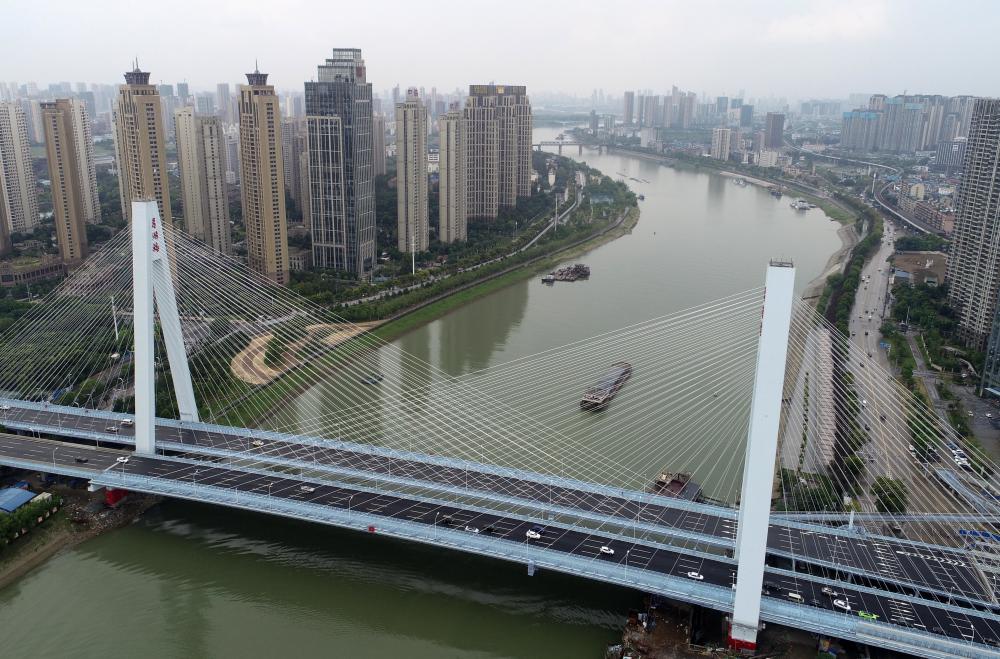 鸟瞰武汉新月湖桥今日通车