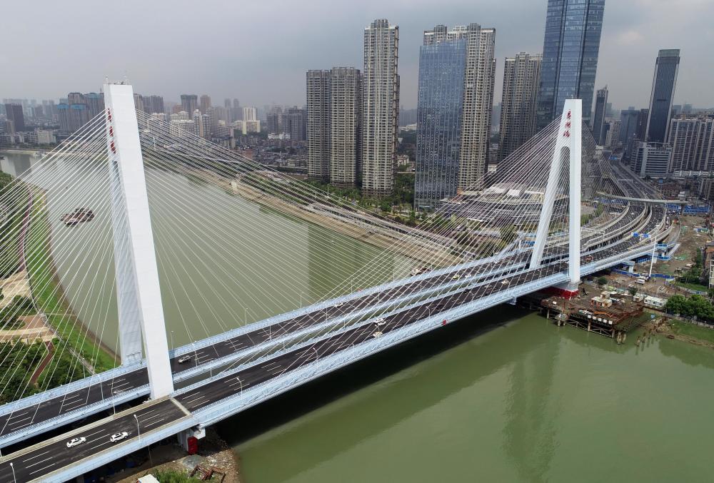 鸟瞰武汉新月湖桥今日通车