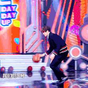 花样运球 单手灌篮!这样的蔡徐坤,谁还敢说他不会打篮球?