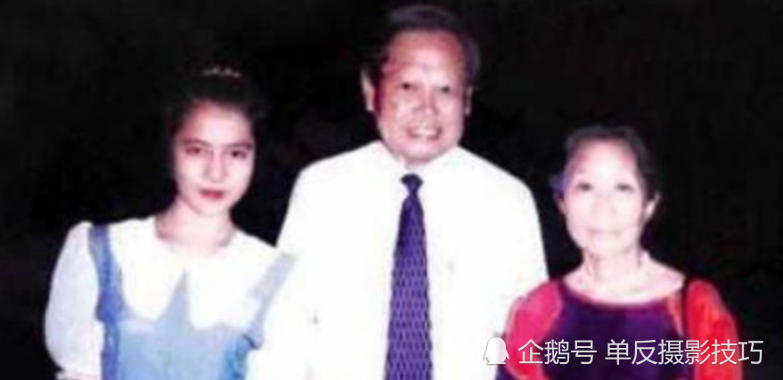 这对"爷孙恋"不简单,物理学家杨振宁也会享受娶了个这样的媳妇!