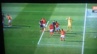 神作!法甲联赛惊现角球直接破门,内马尔姆巴佩目瞪口呆