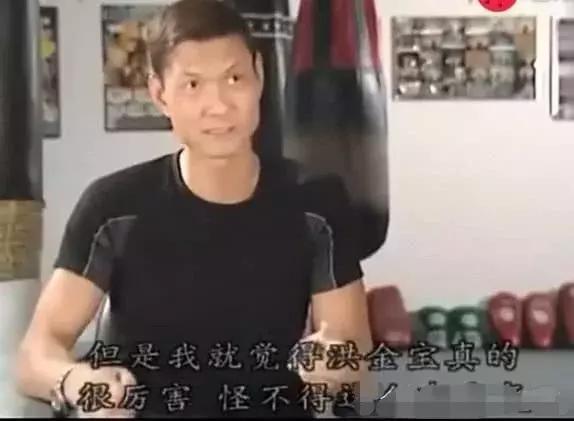 周比利评价洪金宝胖的很灵活,谈到成龙他却只