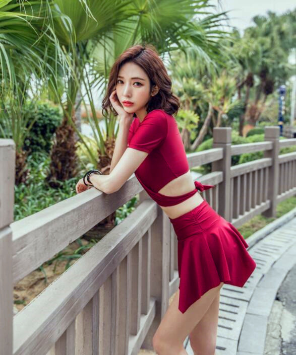 性感妩媚比基尼美女,曲线玲珑有致,处处都是亮点!
