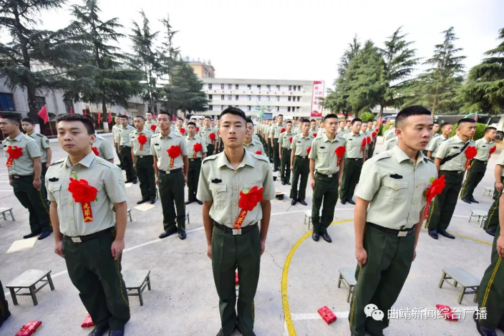 又是一年退伍季:武警曲靖支队150余名老兵告别军营离队返乡