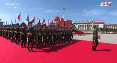 还记得新中国成立七十周年阅兵中 正步铿锵,整齐划一的方阵步伐吗