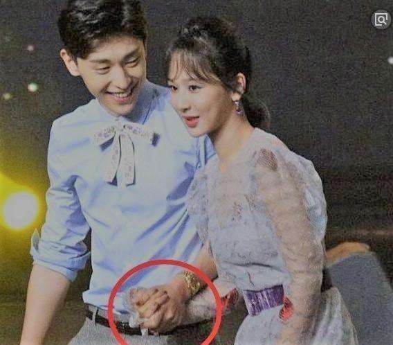 网曝邓伦与杨紫正在恋爱,但紫妈看不上男方嫌