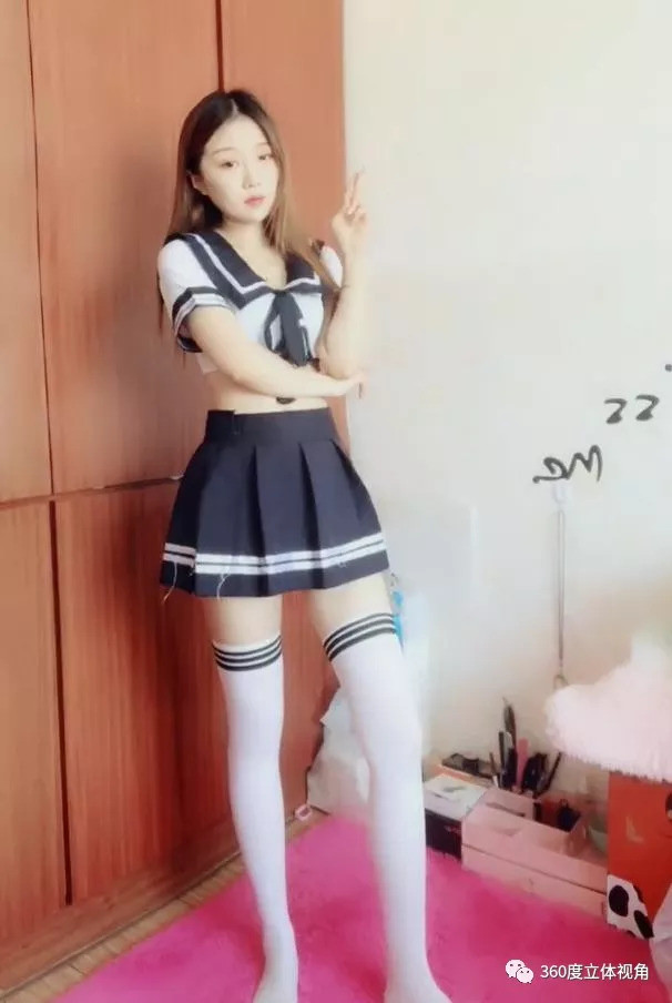 开学了,网红小姐姐穿个水手服应下景,有女学生范吗?