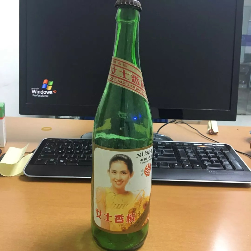 网友晒了一个破饮料瓶子,说值30元,为嘛?八十年代美食