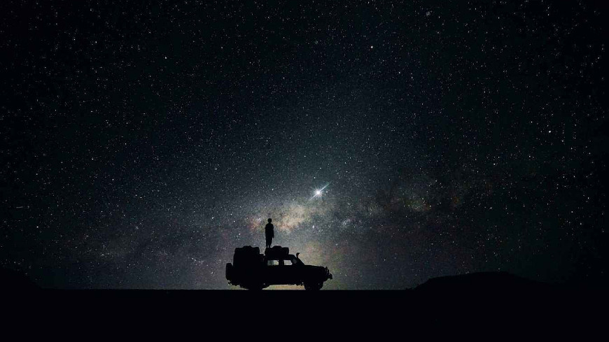 人,既要活得脚踏实地,也要学会仰望星空.