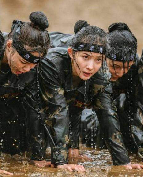 王威退伍开微博,和杨幂佟丽娅第一时间互关,只