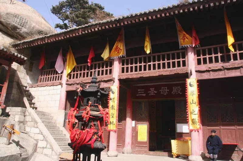 它的美誉由何而来,follow  me! 山上篇 西峰,是华山最秀丽险峻的山峰.