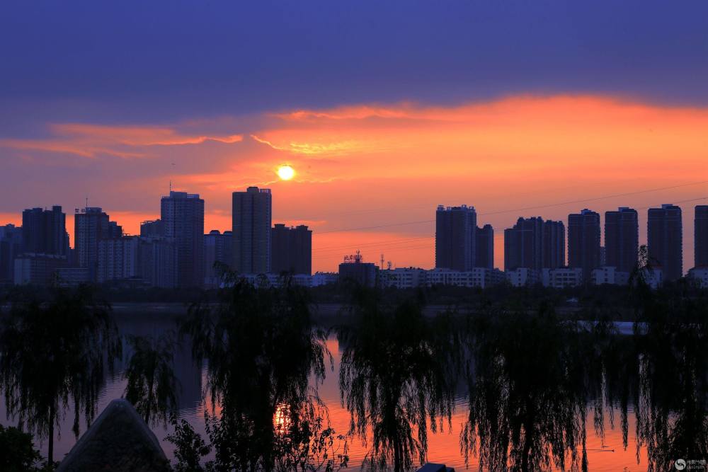 河南最有特点的两座城市,人口相加超成都,究竟谁才是全省第三?