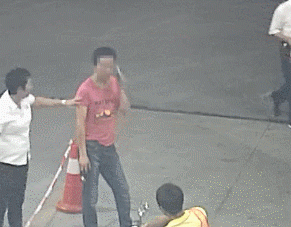 被制服了 在这之后 潘某非常不服气 嘴里一直吵闹不休 赖在加油站不肯