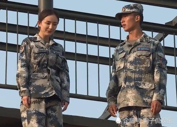 王威退伍首开微博互关杨幂,大幂幂:小威威跟