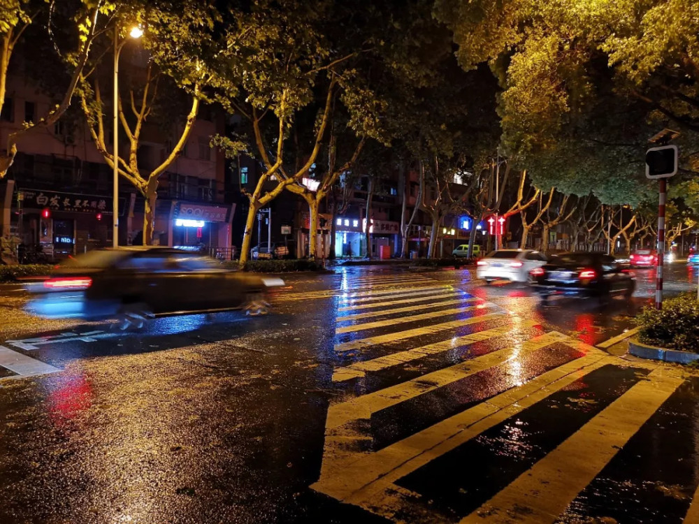 分享一组雨后的十村夜景,没想到竟拍出了不同寻常的感觉