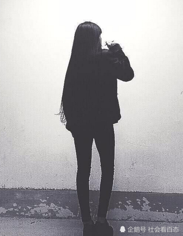 杨清柠暴露真实面目,抽烟喝酒样样精通,网友:社