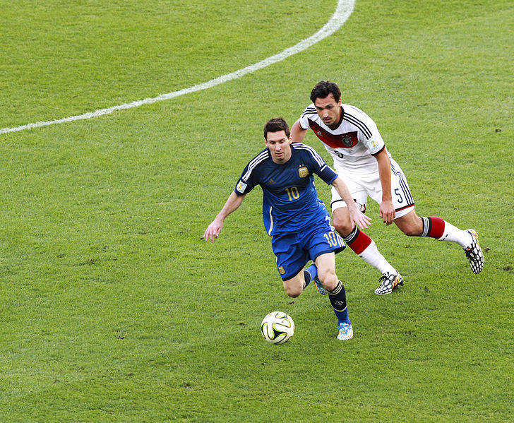 梅西PK足坛九大神 独霸足坛仅一步之遥_学生