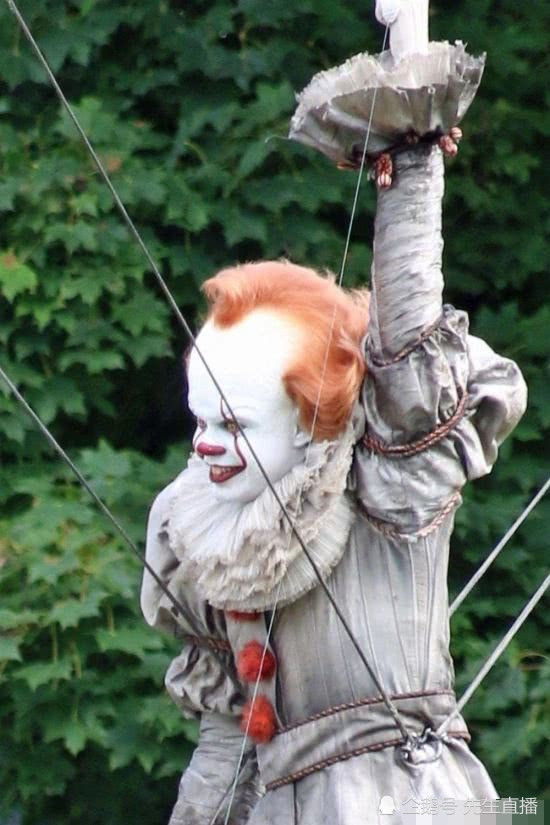 《小丑回魂2》小丑被一群小鬼虐惨,这是我看过