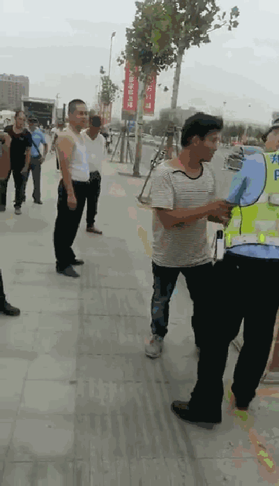 网传交警扇耳光,掐脖子,官方回应!