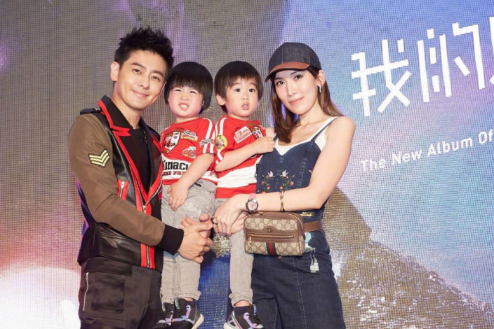 43岁林志颖近照,老婆长得比林心如还美,三个儿子颜值