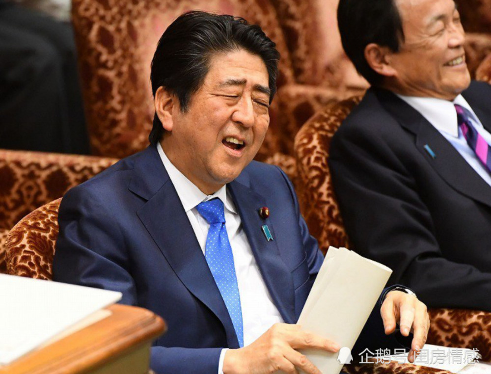 实拍日本首相安倍晋三秒变身表情帝照片 与奥巴马见面还噘嘴 看点快报
