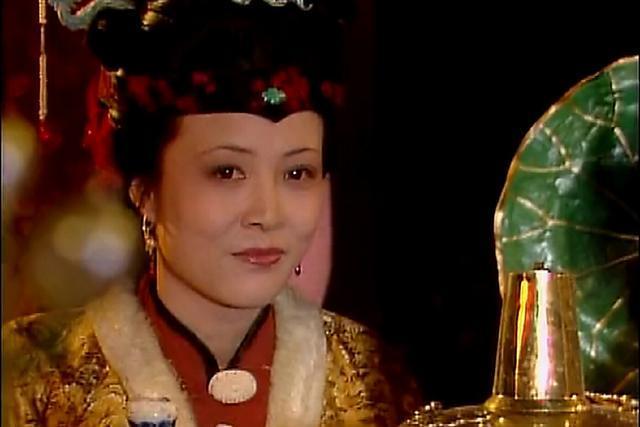 红楼梦宁国府贾珍夫人尤氏,无根基靠山立命豪门的典范