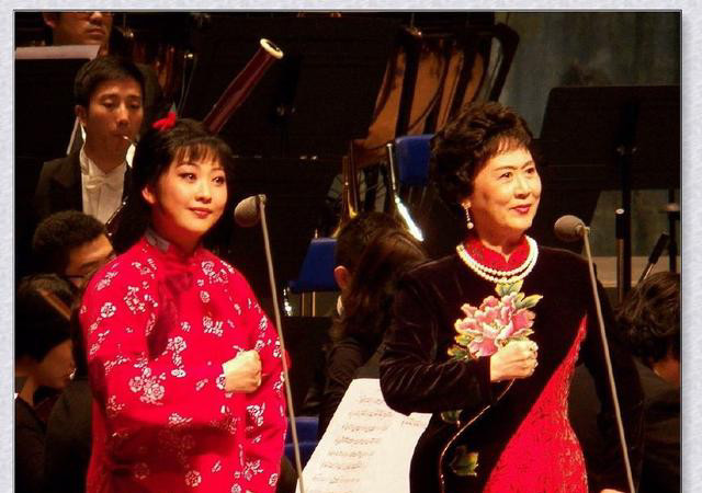 现代京剧《红灯记》中李铁梅的扮演者,现在生活得怎么