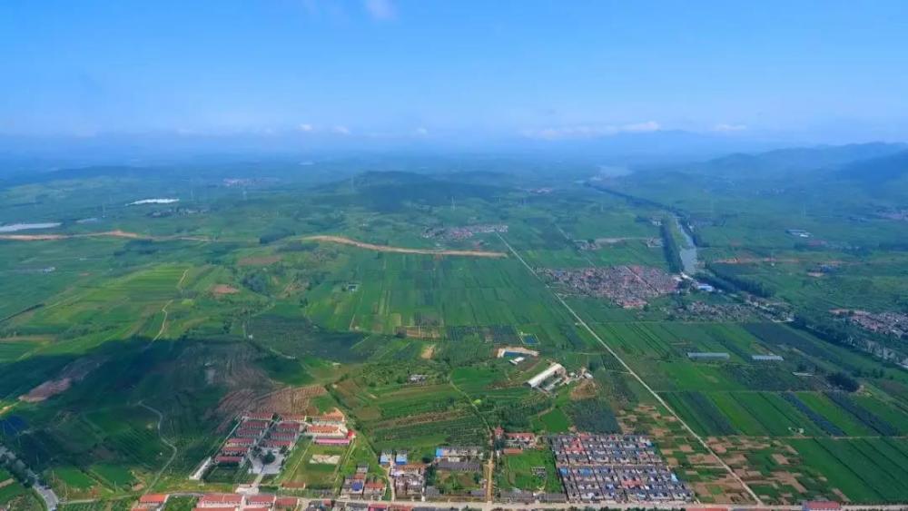 航拍中国农村——山东威海乳山市"双治并行"的冯家村