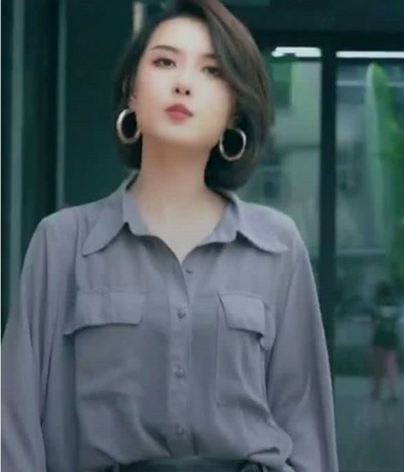 抖音"港风女神"火了,紧身西服"敞开心扉",网友:满满的