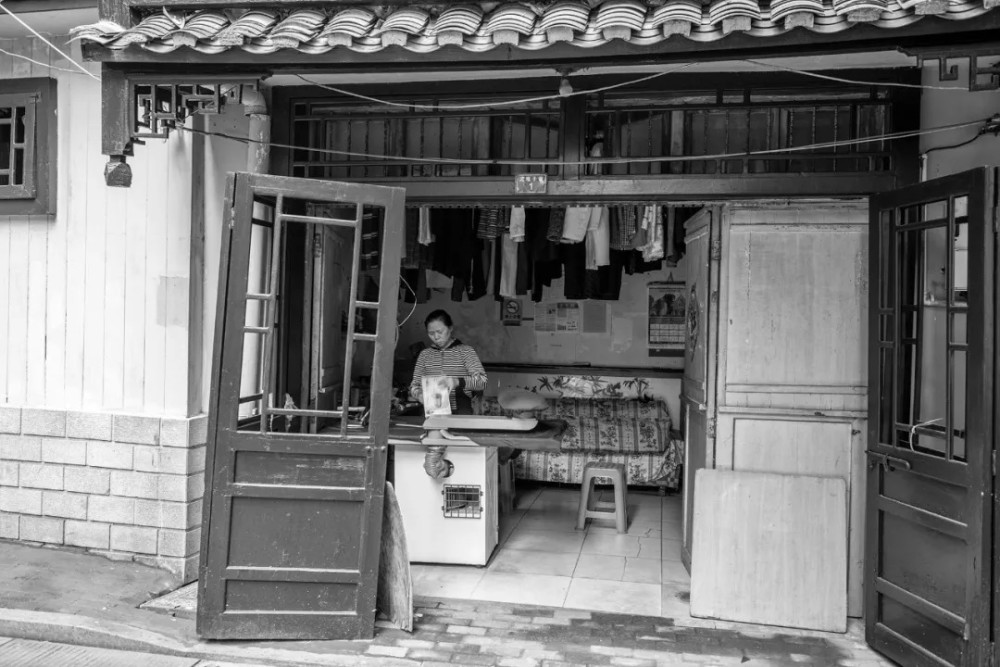五堆子1号是一个裁缝店.店主姓刘,是从别处拆迁搬过来的.