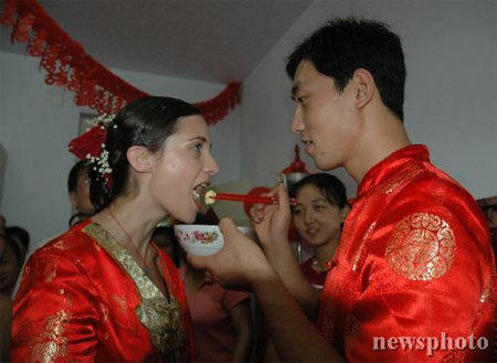 农村小伙娶乌克兰美女 相识俩月就领证