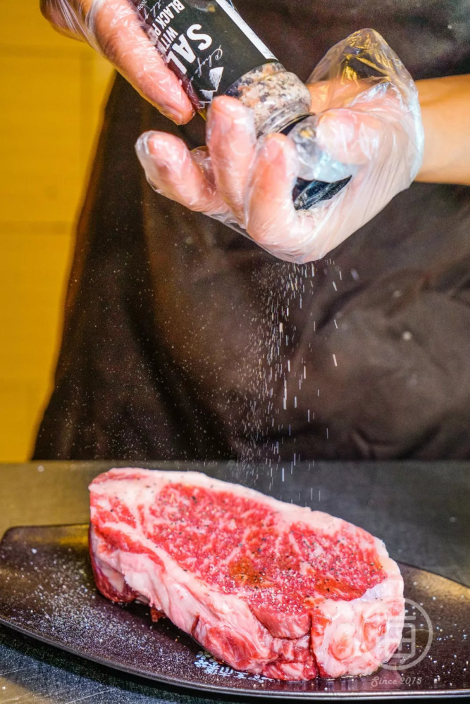 海口惊现顶级和牛料理 M9 级射和牛 惠灵顿牛排 都是有澳洲身份证的 看点快报