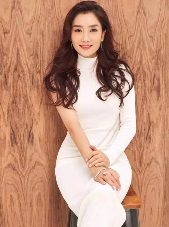 杨魏玲花:蒙古族女郎,来自草原的姑娘!