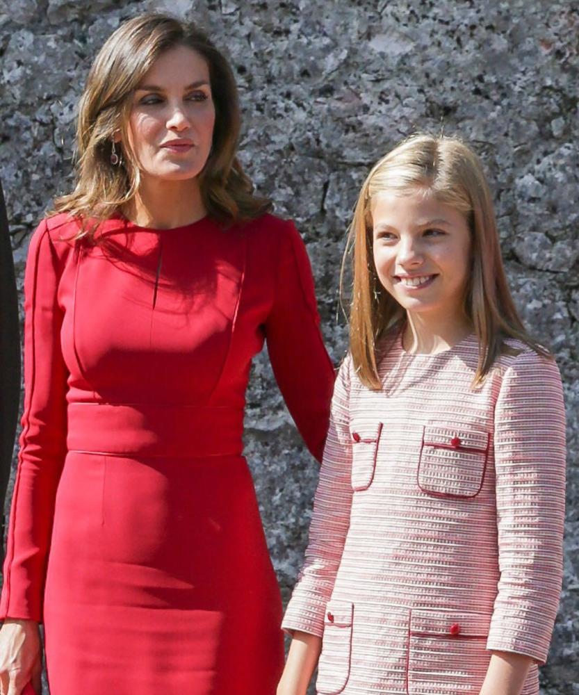 西班牙00后未来女王,倍受国王宠爱,不到10岁就