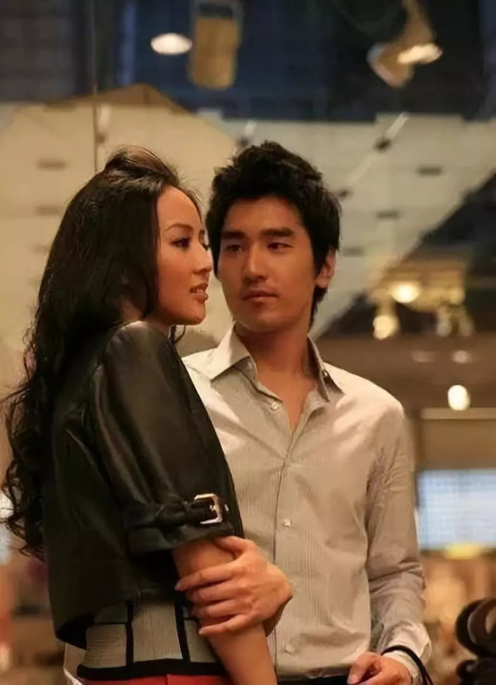 郑如晴也写过一本书,叫《和女儿谈恋爱》,讲自己与女儿们的相处.