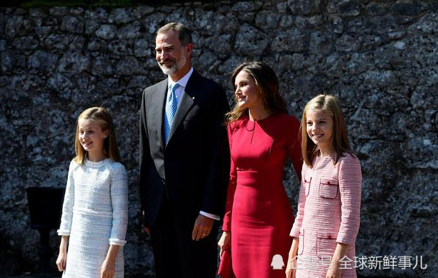 西班牙王室出席活动,两位小公主大方优雅气质