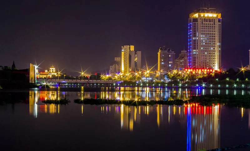 这是我的证件照 三门夜景 我叫台州 这是我的素颜照 在台州 有静穆