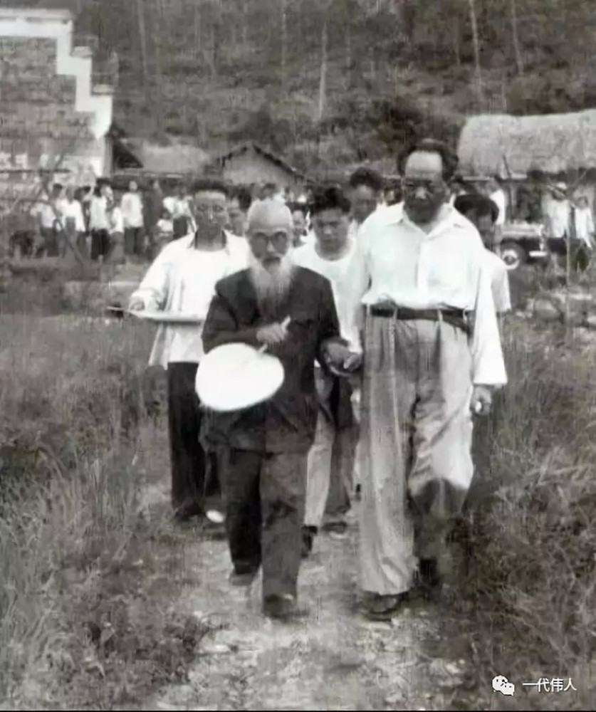 尊师当学毛主席 伟人尊师重教天地动容 看点快报
